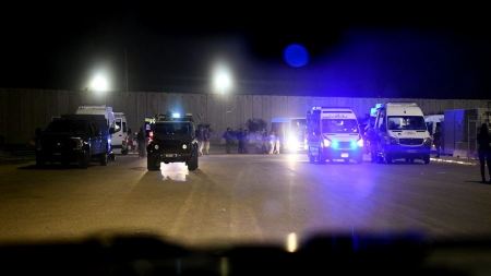 وصول ٢٢ إسرائيليا وأجنبيا مفرجا عنهم إلى القاعدة الجوية في حتسريم